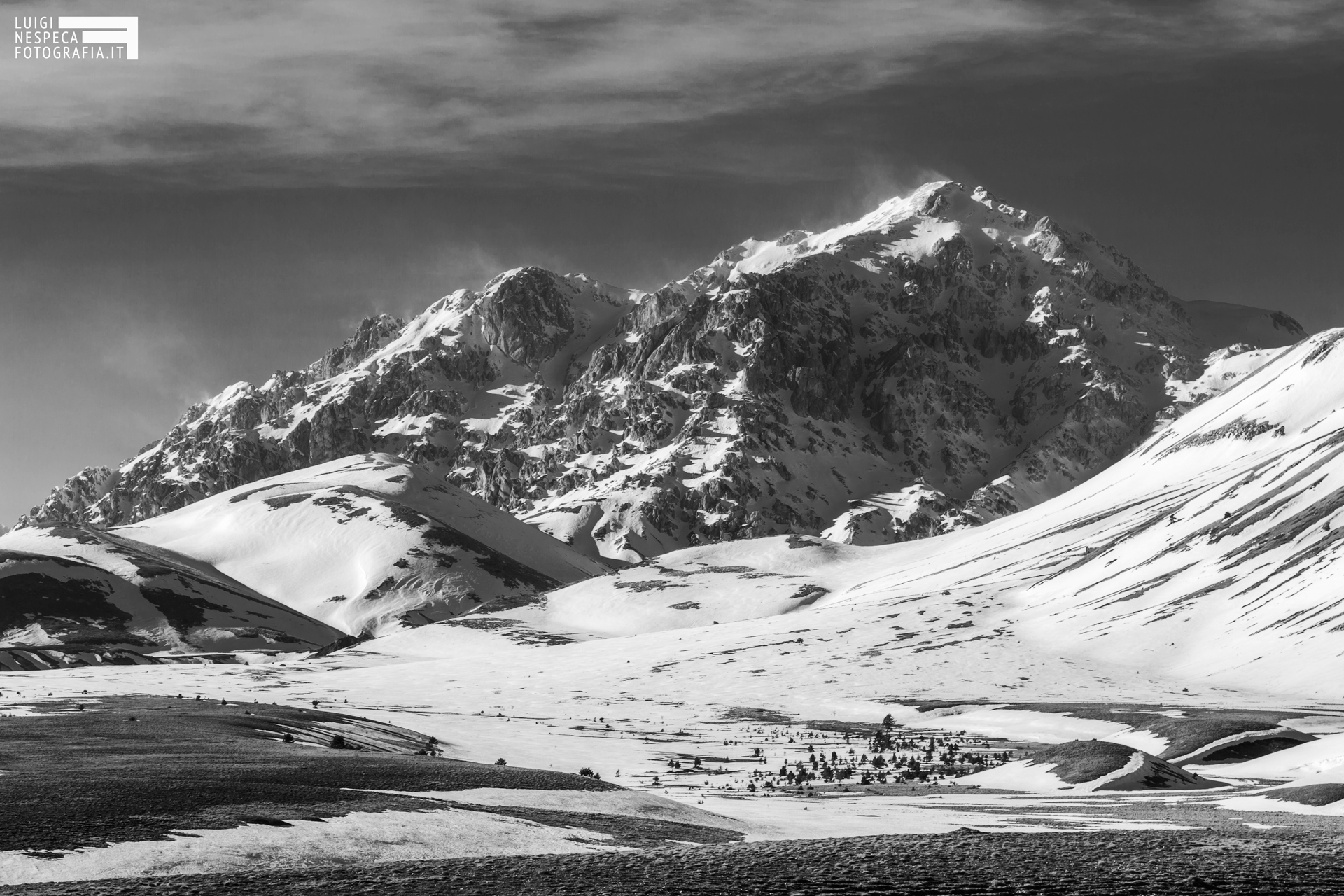 10 - Il Monte Prena al Gran Sasso e gli sbuffi di neve - Campo Imperatore