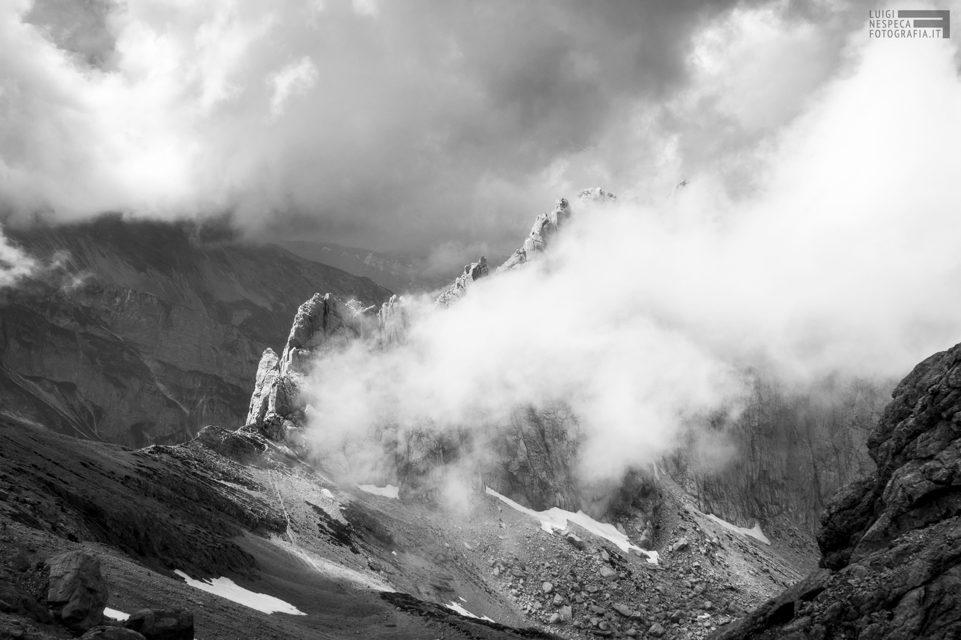 34 - La cresta del Corno Piccolo tra le nuvole - Gran Sasso