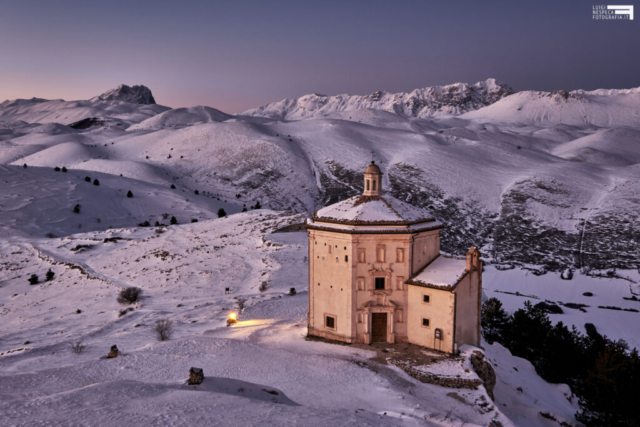 Tramonto a Rocca Calascio - Chiesa ottagonale di Santa Maria della Pietà