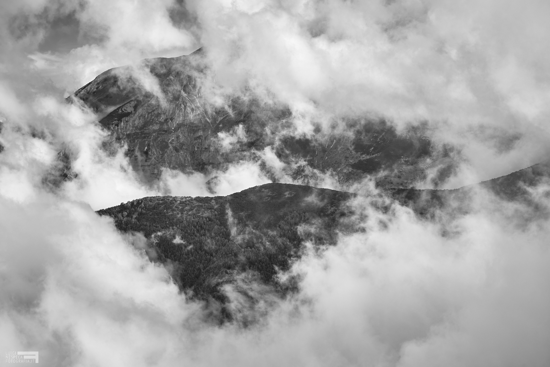 Cima delle Murelle tra le nuvole - Maiella